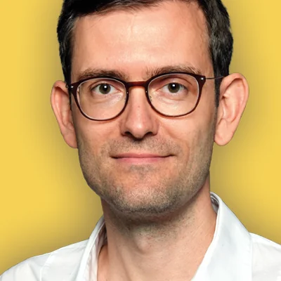 Portraitfoto von Dominik Scholl