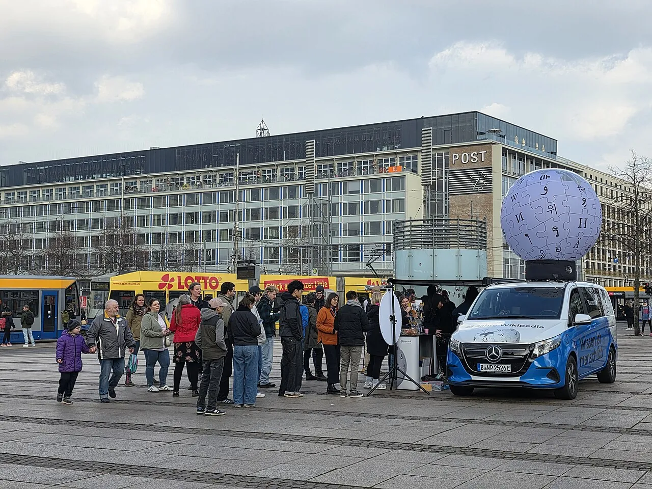 Wikipedia-Bus in Leipzig