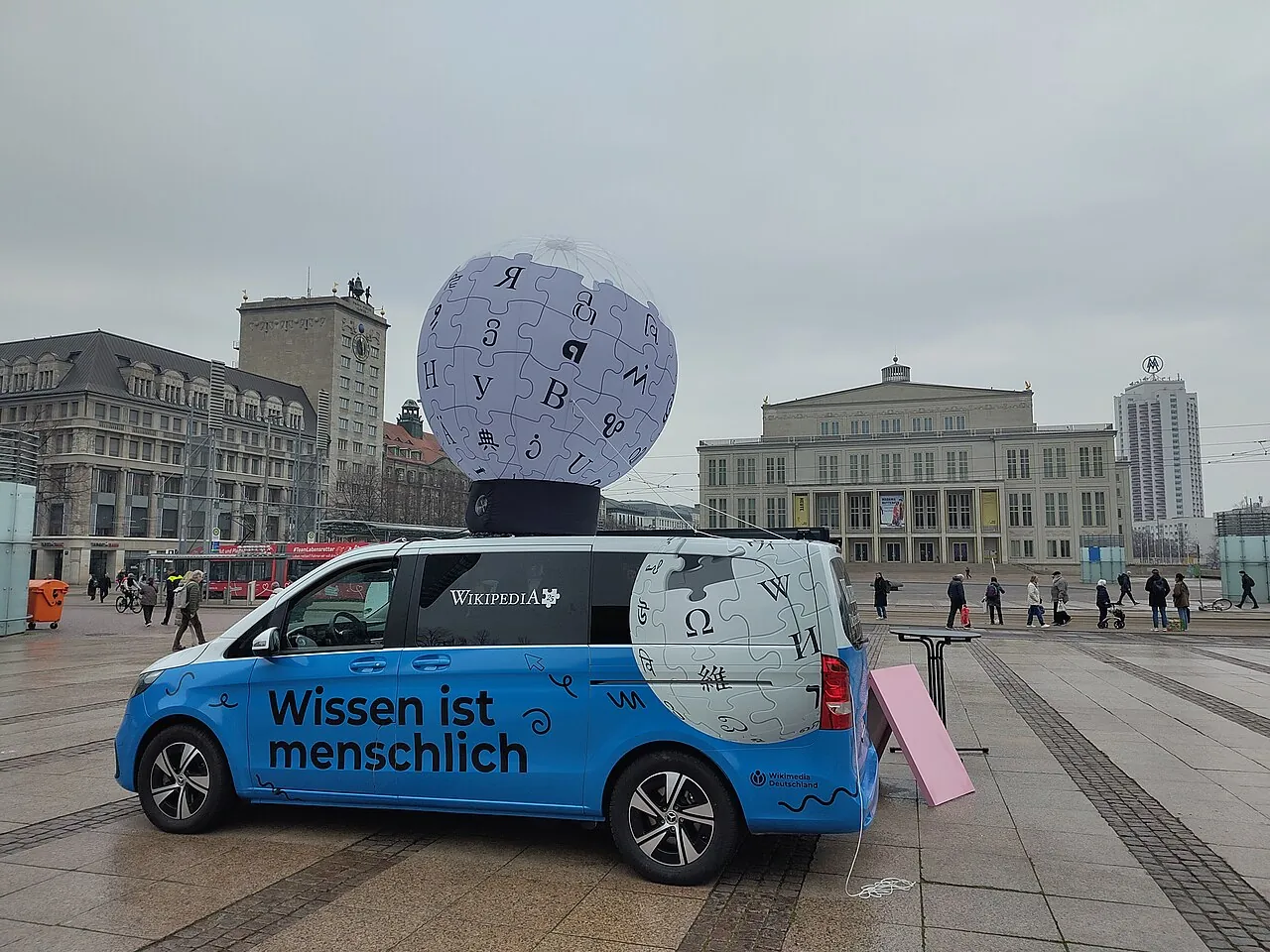 Wikipedia-Bus in Leipzig