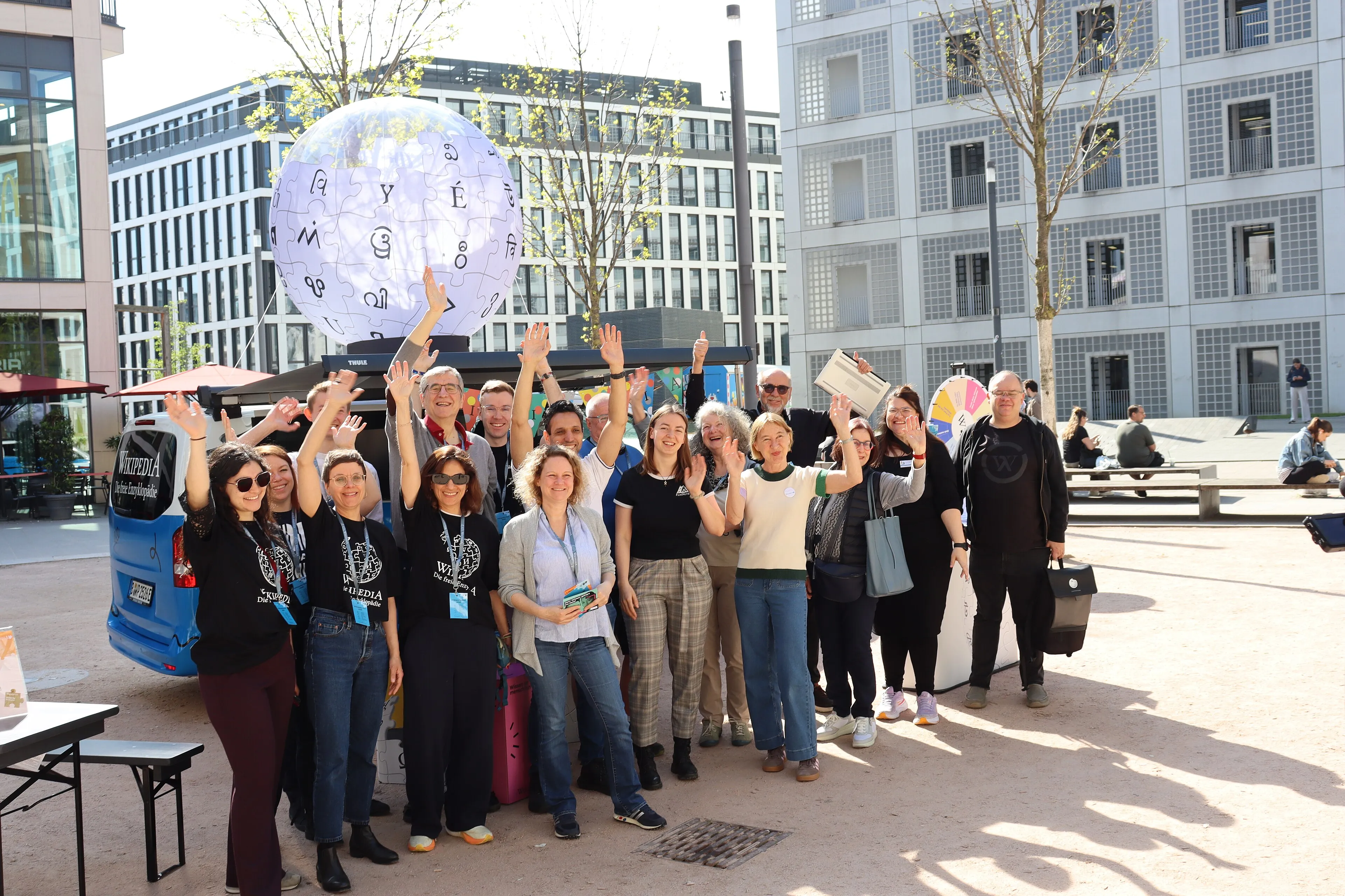 Team des Wikipedia-Busses in Stuttgart