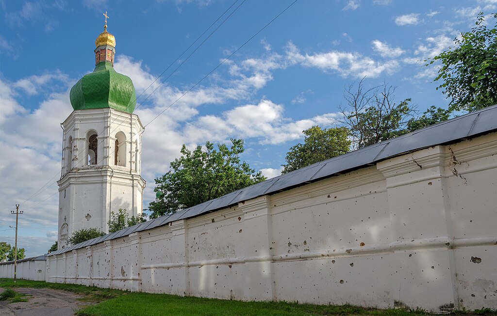 Das Yelets Kloster wurde 1060 als ein Männerkloster gegründet und 1239 bei einer Invasion der Mongolen zerstört. In den 1680ern wurde das Kloster im ukrainischen Barockstil wieder aufgebaut.