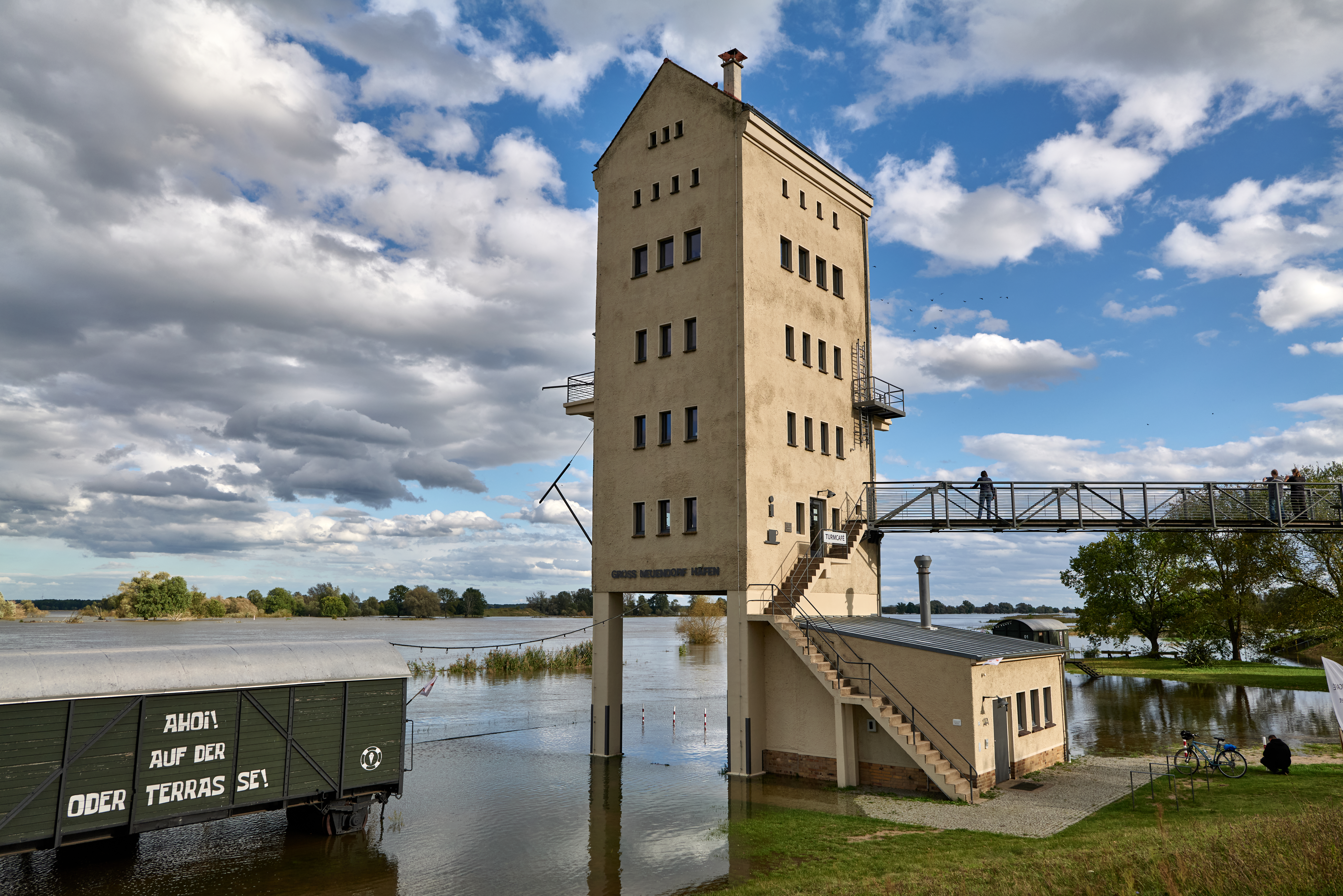 Verladeturm Groß Neuendorf des Oder-Hafens in Letschin-Groß Neuendorf im Landkreis Märkisch-Oderland
