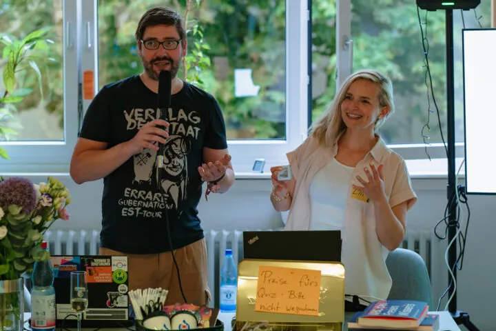 Beim Quiz: Stefan Kaufmann und Lilli Iliev.