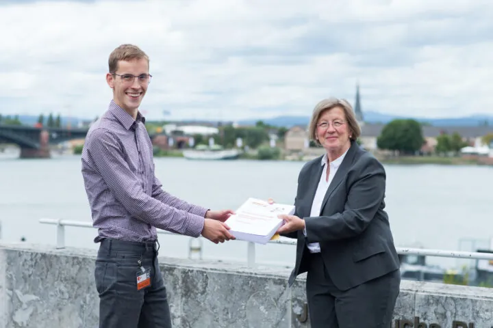 Übergabe von Unterschriften