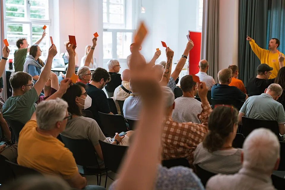 Abstimmung bei der Mitgliederversammlung