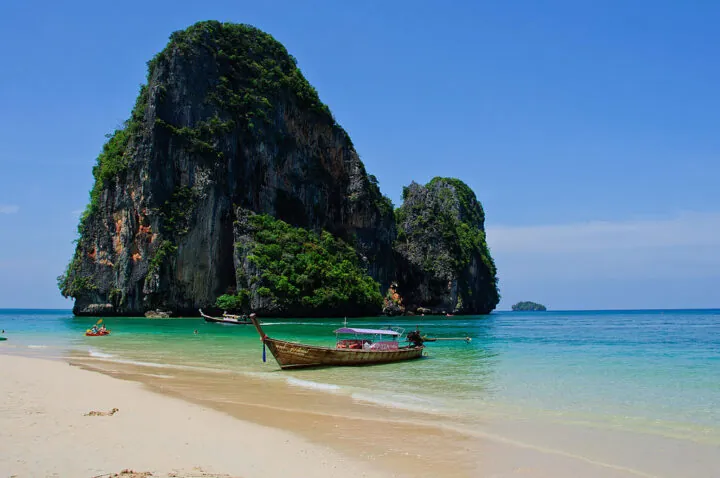 Fischerboot am Strand